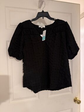 Beacon Apparel Black Textured Puff Sleeve Blouse